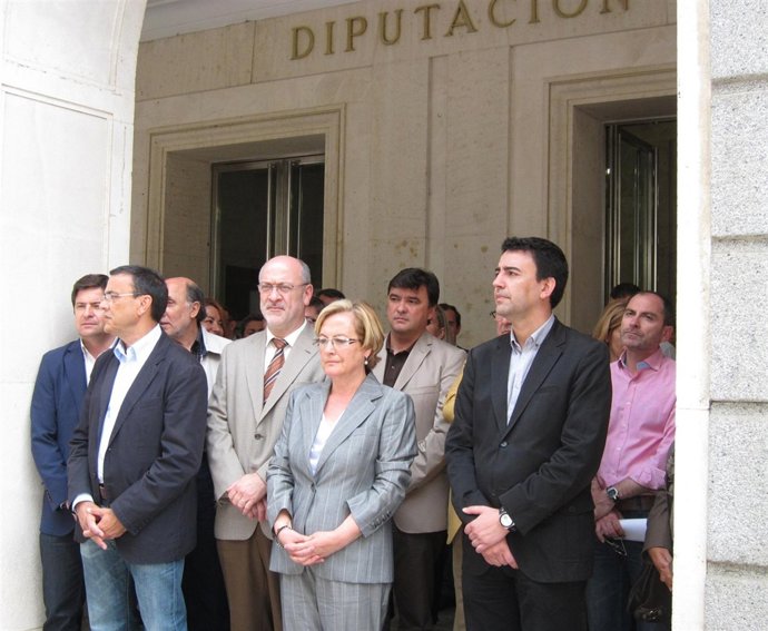 Concentración En Huelva Por Las Víctimas Del Terremoto De Lorca.