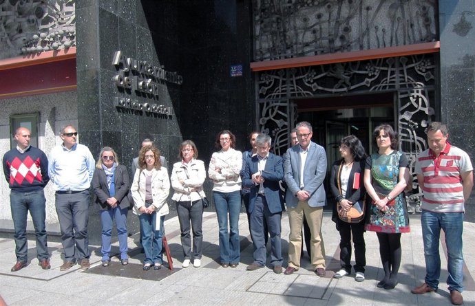 Concentración A Las Puertas Del Ayuntamiento De León