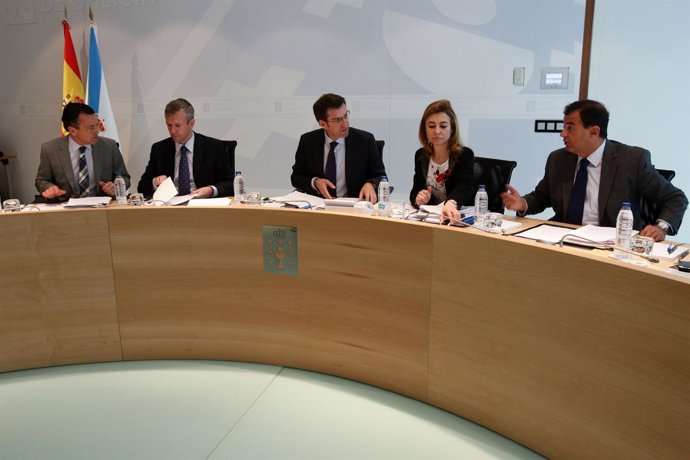 albeto nunez feijoo comparece en rolda de prensa para dar conta dos asuntos trat