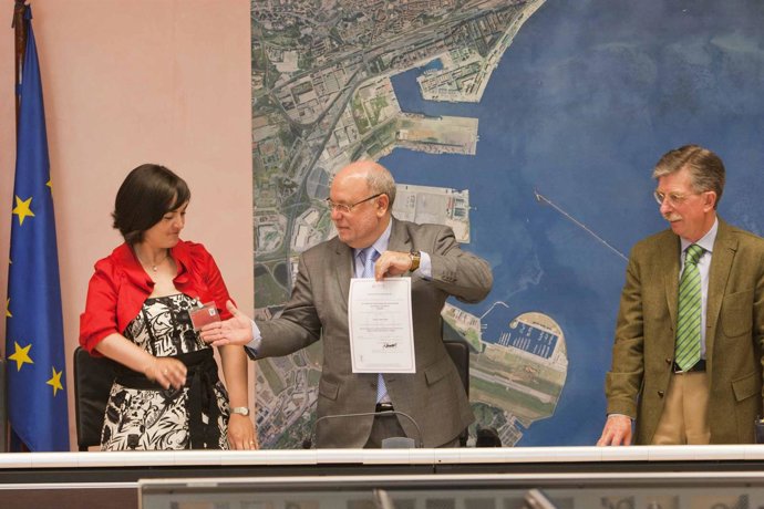 Sota Recoge La Certificación OHSAN 18001 Obtenida Por El Puerto De Santander