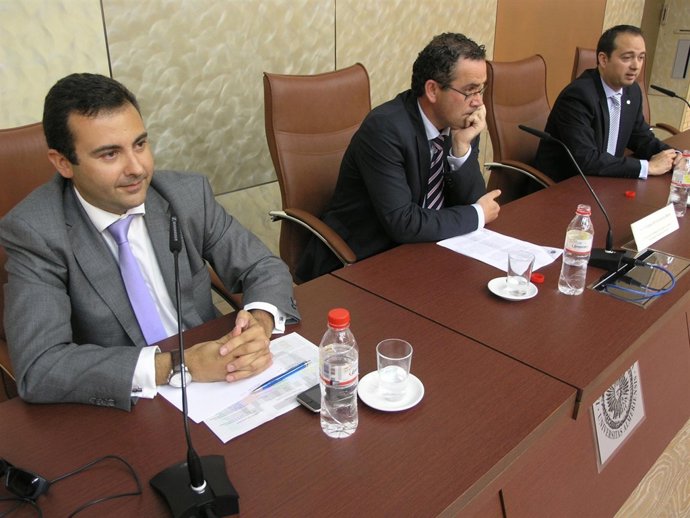 El Juez Alejandro Vián, En El Centro,  Antes De Comenzar Su Charla En La UAL  