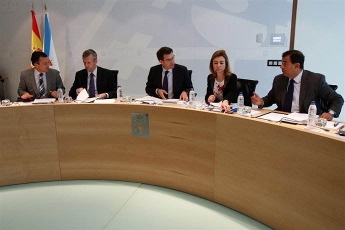 albeto nunez feijoo comparece en rolda de prensa para dar conta dos asuntos trat