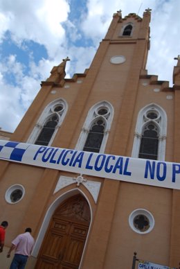 Iglesia En Totana Con Un Cartel De La Policía Local Que Alerta Del Peligro