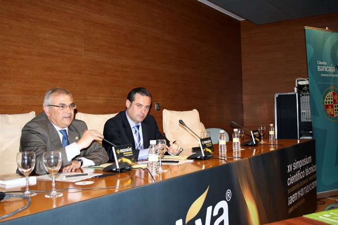 Manuel Parras Y Juan Vilar Hernández En La Firma Del Convenio En Expoliva.