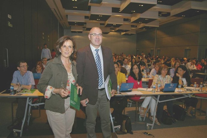 Los delegados provinciales del Gobierno andaluz y de Educación, Remedios Martel 