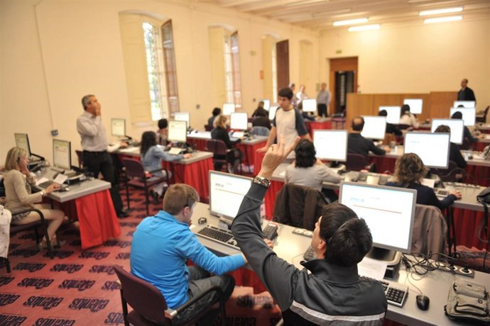 Prueba Del Dispositivo De Escrutinio De Votos Para Las Elecciones.