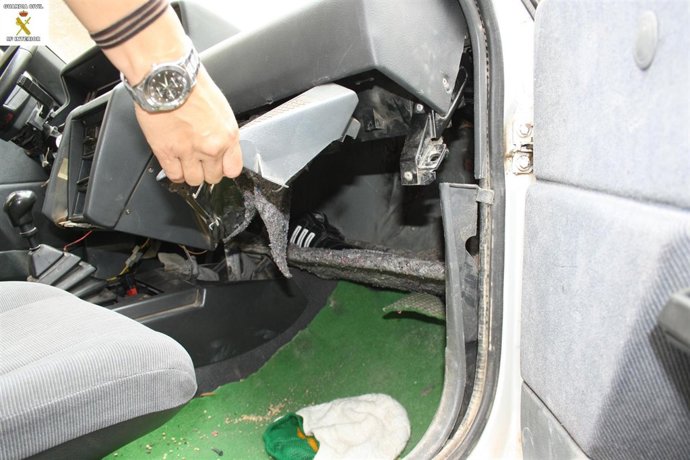 Doble Fondo En El Que Se Ocultaba La Mujer.