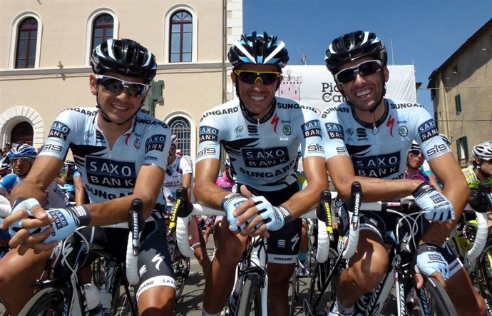 Alberto Contador, Entre Dos Compañeros