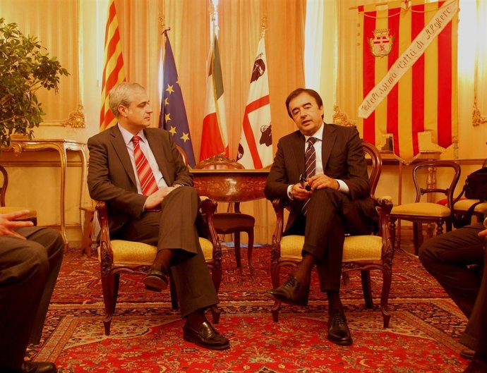 El Secretari Del Govern, Germà Gordó, Y El Síndic De L'alguer, Marco Tedde
