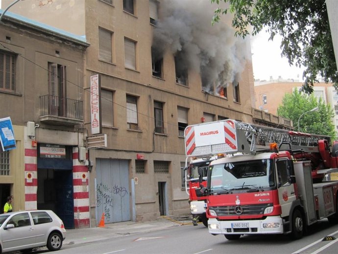 Incendio En La Calle Consell De Cent De Barcelona