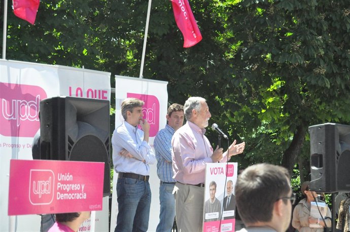 Luis De Velasco Y David Ortega, Durante Un Mitin
