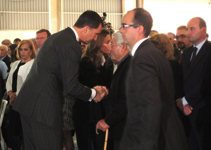 Príncipes De Asturias Saludan A Los Familiares