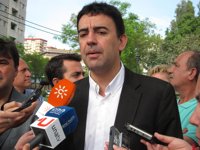 Jiménez (PSOE-A) pide la expulsión de Landa de la lista del PP al ser "una ofensa a la democracia"