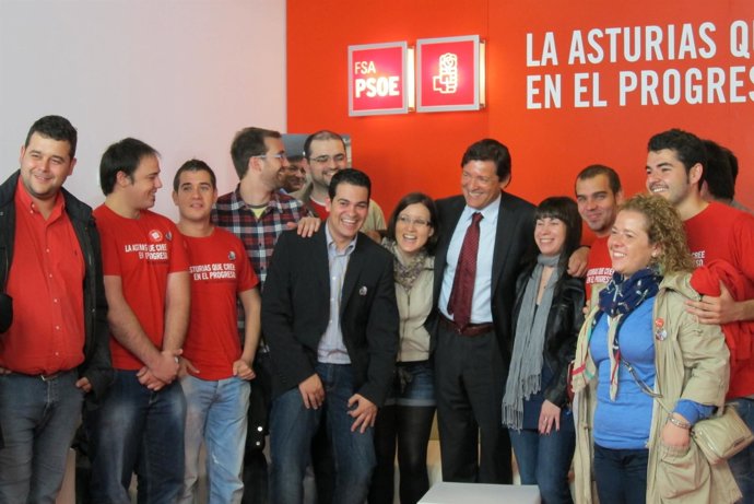 Javier Fernández, Junto A Los Jóvenes Socialistas
