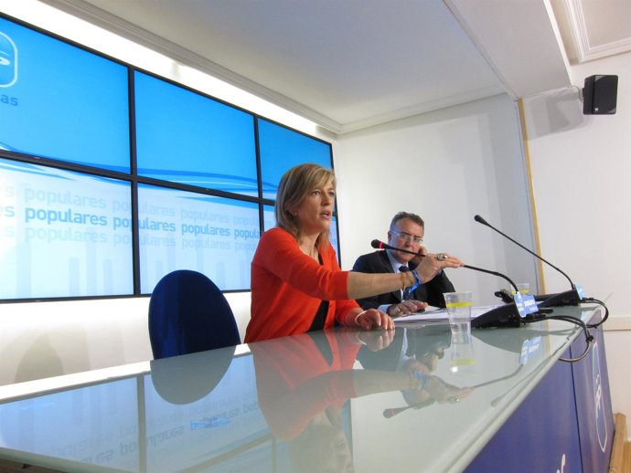 Espinosa Y Garriga, Durante La Rueda De Prensa.