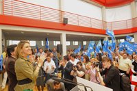 Cospedal pide el voto para evitar una "generación perdida de jóvenes" como ha alertado el FMI