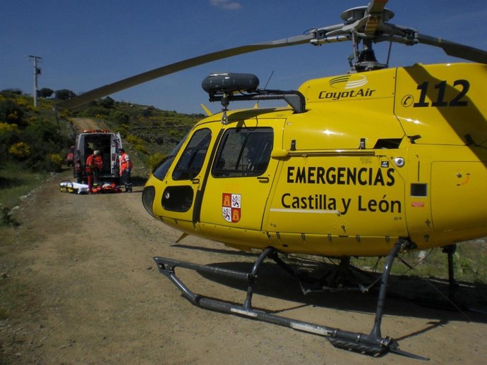 Efectivos Del Grupo De Rescate Durante La Intervención