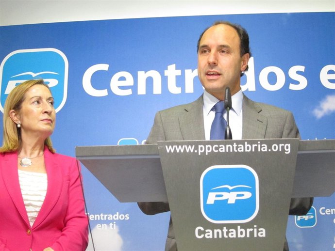 Ana Pastor En Su Visita A Cantabria, Acompañada De Ignacio Diego