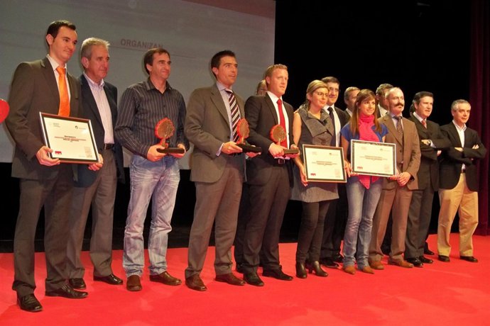 Premiados Con El Galardón A La Empresa Innovadora De Barakaldo Y Autoridades