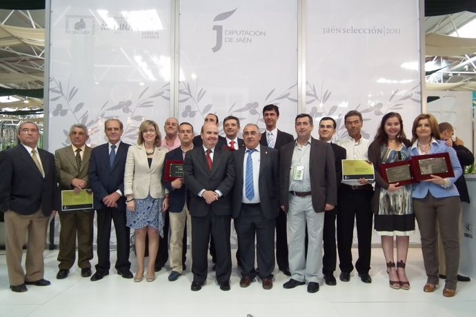 Foto De Familia De Los Galardonados En El Distintivo 'Jaén Selección 2011''.