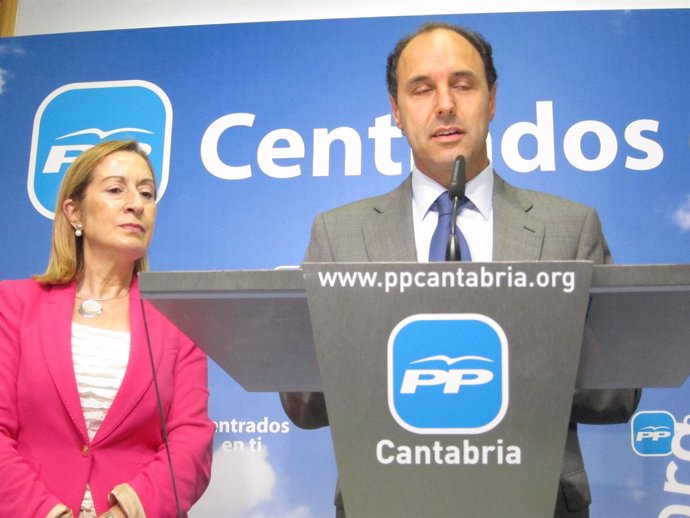 El Candidato Regional Del PP, Ignacio Diego, Acompañado De Ana Pastor