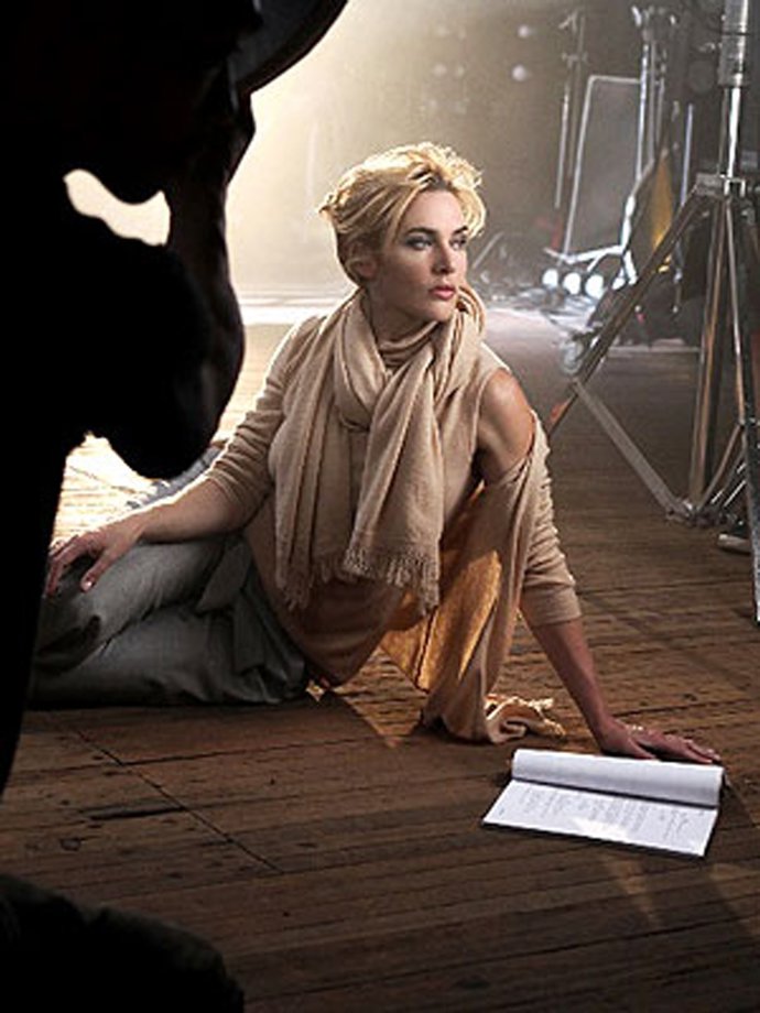 Kate Winslet Posa Para La Firma St. John 