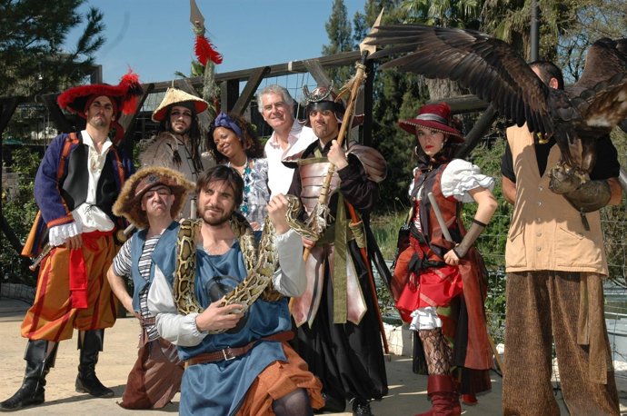 Piratas de Isla Mágica con el director del parque, Antonio Peláez