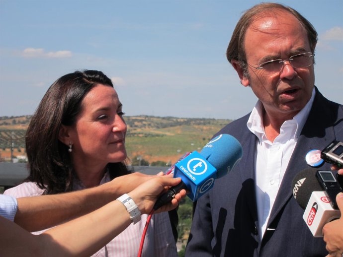 Pío García Escudero  Acompaña A Barredo Por Toledo
