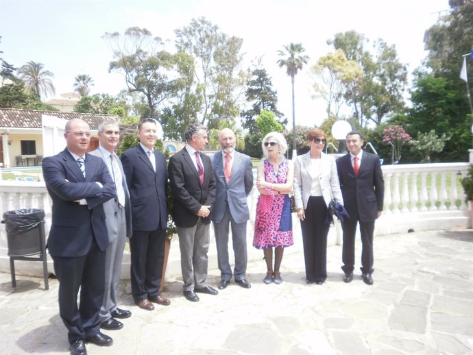 Paulino Plata Con Los Premiados En El Premio Andalucía De La Crítica