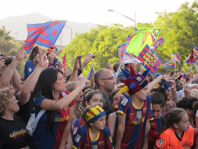Los Barceloneses Festejan El Título De Liga Del FC Barcelona