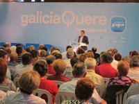 Feijóo ve "mil veces mejor" su política que la del bipartito y alerta de que PSOE y BNG "dejan a deber"