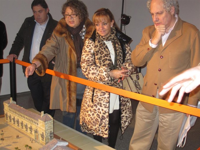 Isabel Carrasco Visita Las Instalaciones Del Museo Etnográfico Provincial.