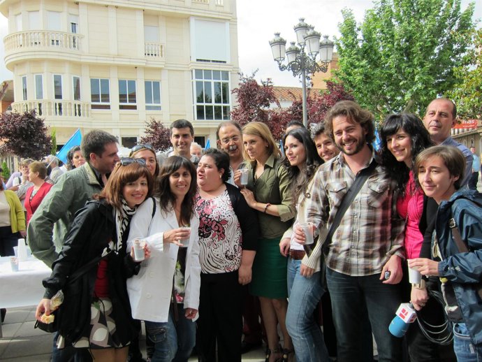 Periodistas En La Caravaba De Cospedal