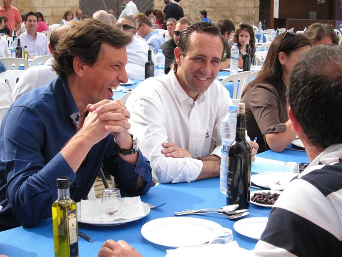 Mateu Isern Y José Ramón Bauzá En Desayuno