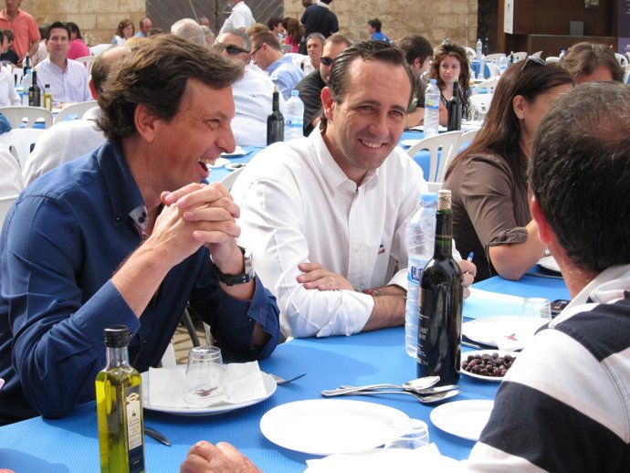 Mateu Isern Y José Ramón Bauzá En Desayuno