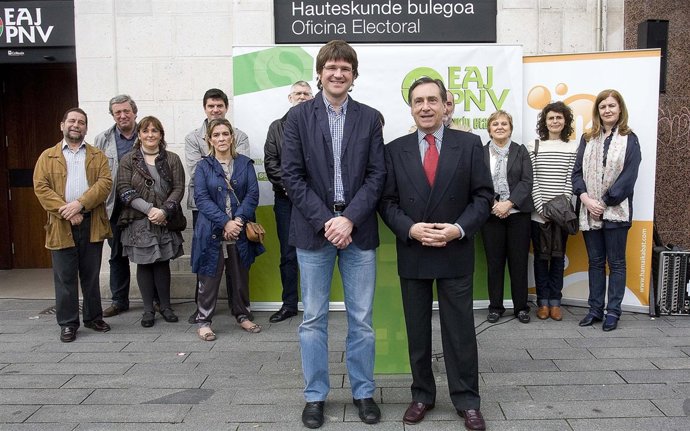 Xabier Agirre (A La Derecha).
