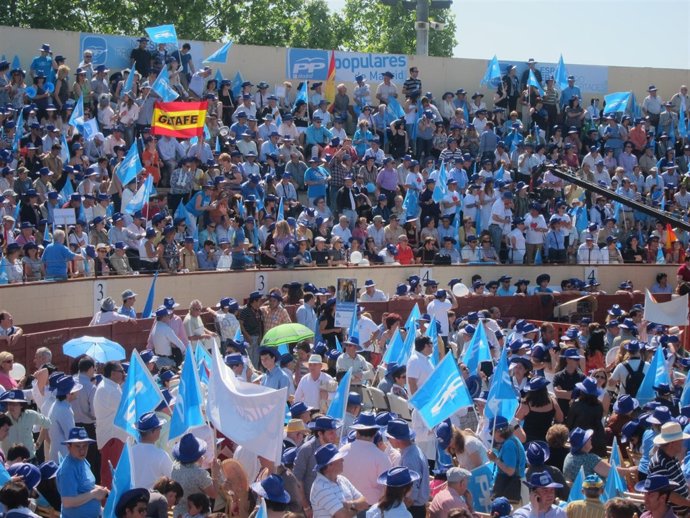 Activistas En La Plaza De Toros De Valdemoro