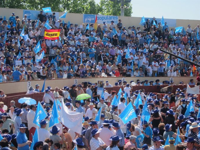 Activistas En La Plaza De Toros De Valdemoro