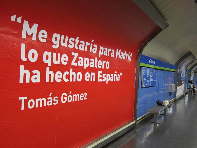 Cartel Situado En La Estación De Metro De Chueca