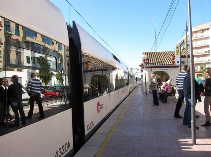 Unidad De Metrovalencia En La Estación De Carolines-Fira