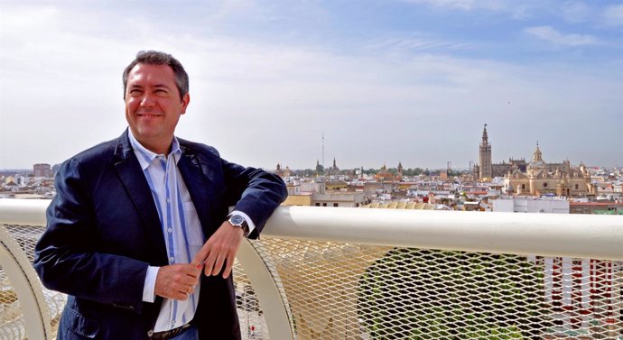 El Candidato Del PSOE, Juan Espadas, En El Mirador De Metropol Parasol