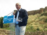 Arenas dice que Málaga no se puede permitir "experimentos" y que De la Torre es "seguridad" en el futuro