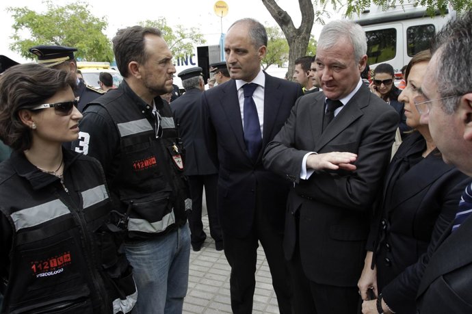 Camps y Valcárcel en Lorca tras el terremoto