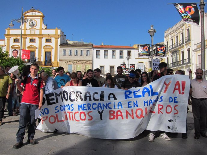 Concentración En Mérida De La Plataforma 'Democracia Real Ya!'