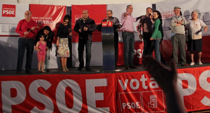 Mitin De Ferreira En Alcántara