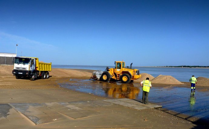 Costas Inicia Los Trabajos De Regeneración De Las Playas De Sanlúcar