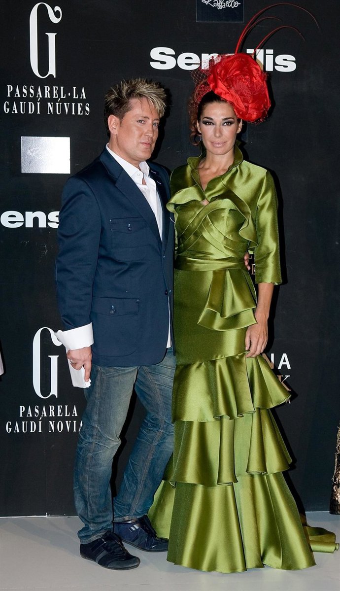 Raquel Revuelta Con El Diseñadora De Raffaello En La Barcelona Bridal Week 