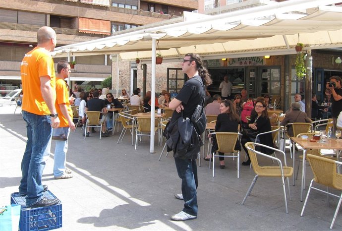 Tomás Mestre Expone Su Programa En La Plaza Del 25 De Mayo