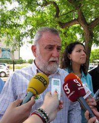 Torrijos garantiza a los trabajadores de Mercasevilla la gestión pública y la financiación para servicios