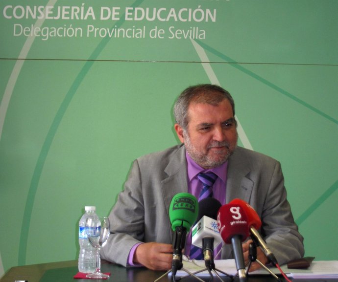 El Delegado Provincial De Educación, Jaime Mougán